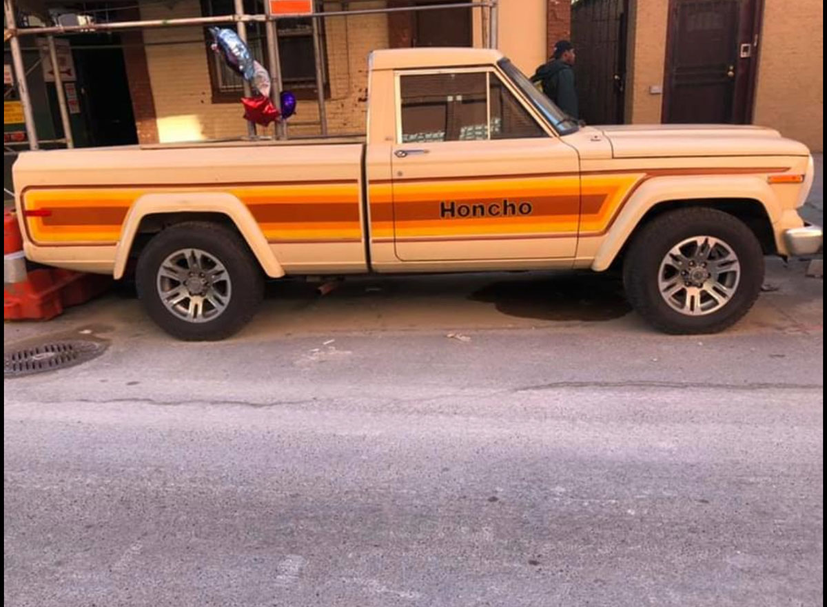 1982 Jeep J10 Honcho - Biege